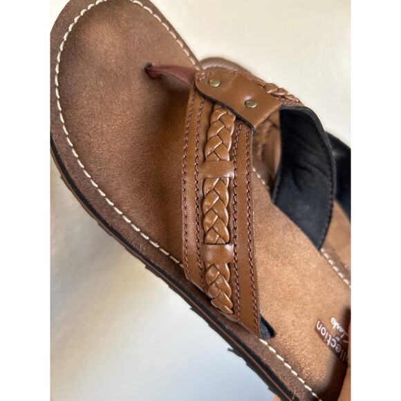 NWOT Clarks Fenner Nerice Leather Braided Flip Flops - Picture 2 of 5